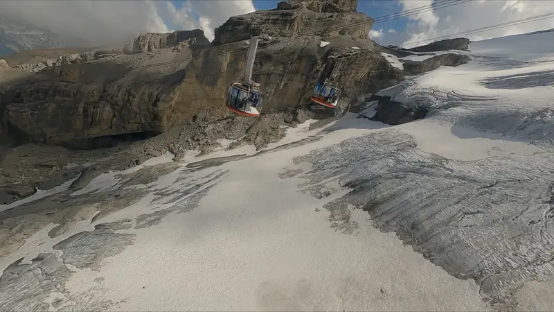 FPV-Aufnahme: Gletscher und Bahn